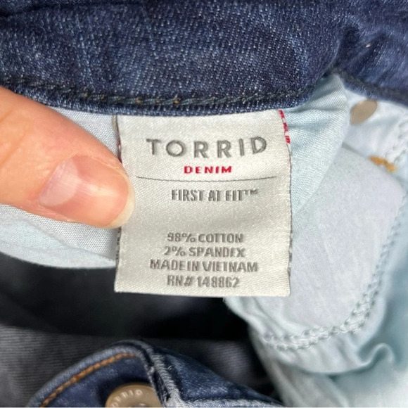Torrid • Boyfriend Straight Vintage Stretch Mid-Rise Jean - Picture 7 of 8